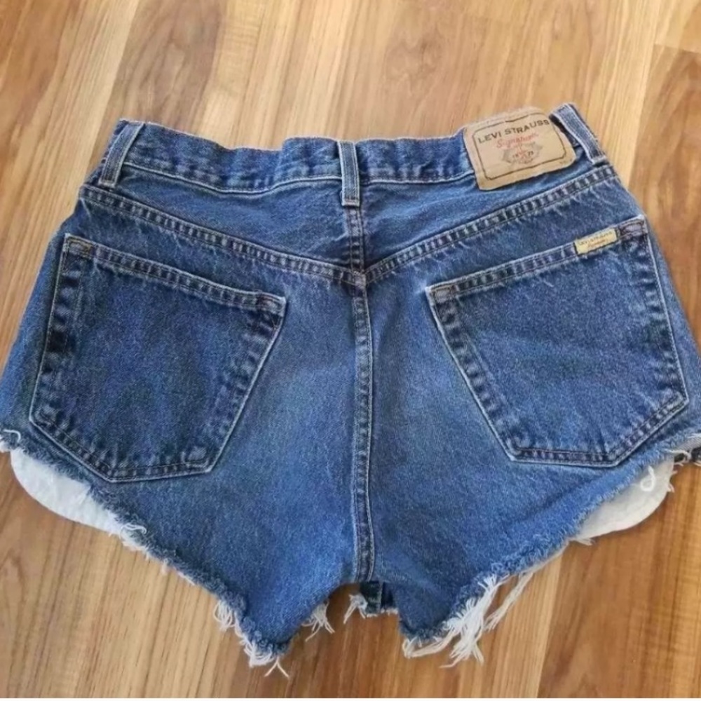 Levi’s cutoff shorts